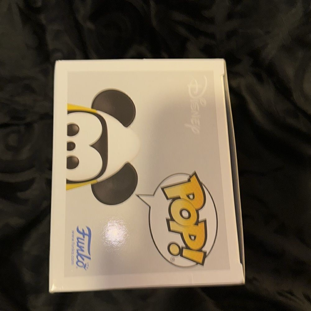Funko pop disney Mickey mouse 1398 halloween candy corn - Picture 8 of 8